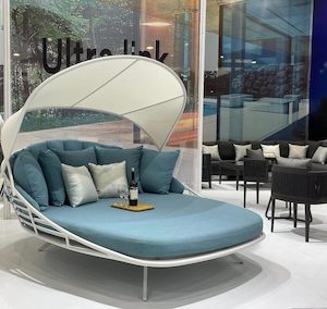 Outdoor Lounge Chairs: Victorian Outdoor Sun bed in stock