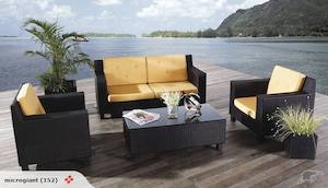 Outdoor Sofas: Smart 4pcs PE rattan outdoor sofa set, special now.