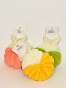 Pumpkin-shaped Bath Sponge with Mesh Ball