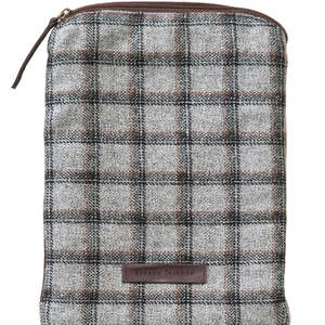 Accessories 1: Bianca Lorenne - Tech Travel Pouch- Light Grey Check