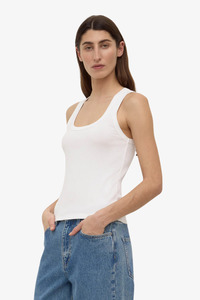 Newest: Assembly label - Robyn Scoop Neck Rib Tank - White