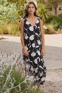 Fashion: Spontaneous Black and White Floral Tie Shoulder Relaxed Midi Dress