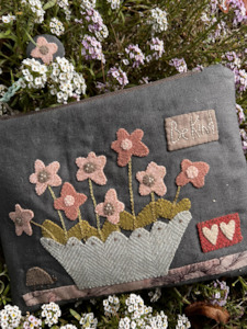 Hatched Patched: Hatched & Patched ~ Be Kind Pouch~ pattern