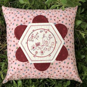 Gail Pan: Gail Pan~In the Nest~ cushion pattern