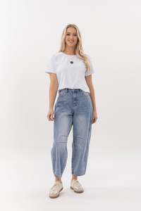 Mimoso Aw23: Barrel Jean  Light wash
