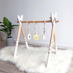 Baby Gym: Wooden Baby Gym with 3 Crochet Toys -White