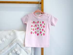 Frontpage: Organic Cotton Baby T-Shirt – Sweet Strawberries