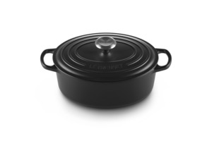 Le Creuset: Signature Oval Casserole 27cm/4.1L