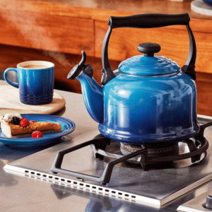 Le Creuset: Traditional Stove Top Kettle/2.1 litres