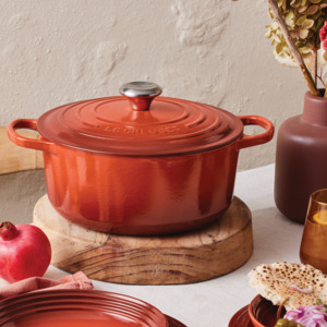 Le Creuset: 24cm Round Cast Iron Casserole/4.2 litres/Serves 4-5 people