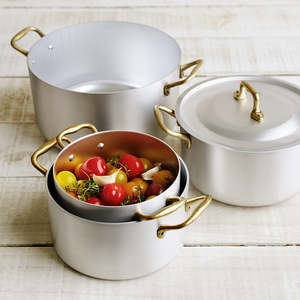 Cookware: Saucepan/two handles with lid 20cm