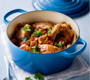 28cm Round Cast Iron Casserole/6.7 litres - Serves 6-8