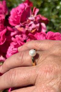 Accessories: Pearl Steel Ring Gold