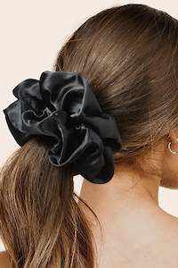 Queen Of Foxes: Scrunchie Extra Large Black