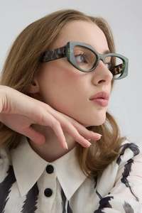 Accessories: Priscilla Green