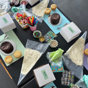 Kids cake decorating 8 - 12yo WEDS 23rd April 9:30am