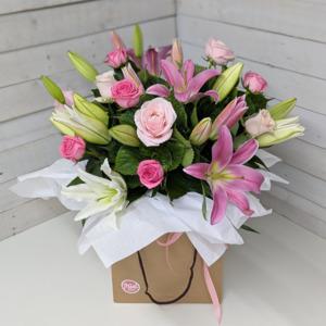 Roses Click On Images: 'PRETTY IN PINK' Fresh Floral Bouquet Bag
