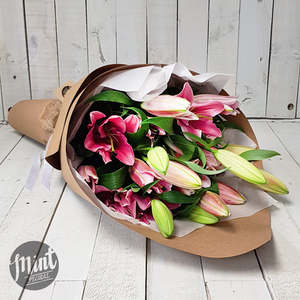 Lilies Click Image: Pink Fragrant Lily Bouquet