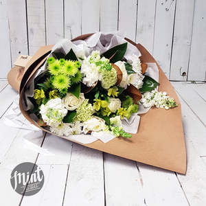 Christmas Flowers Gifts Delivered Whangarei And North Island Wide 2023: Holiday Collection 2025 | Kiwi Pavlova Bouquet