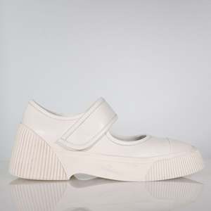 37 SAMPLE - PIXIE/IVORY