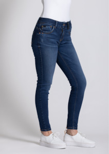 Spring Summer 2023: Cynthia Jeans - Eviene Wash