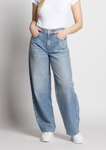 Denim Jeans: Larrie Baggy Jean - Ariyana Wash
