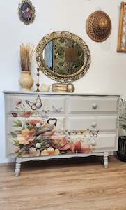Products: 'Friendly garden' dresser