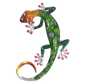 Christmas Gifts Under 40: Gecko Metal Art Wall Hanging - Green