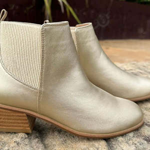 Boots: LOLA Champagne