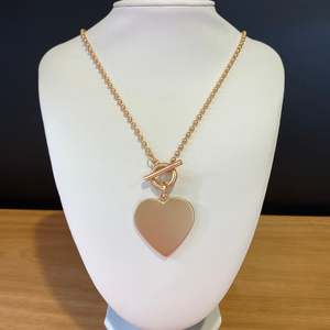 Accessories: Gold Heart Matt