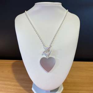 Accessories: Silver Heart Matt