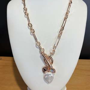 Frontpage: Rose Gold Pearl & Diamante Necklace Short