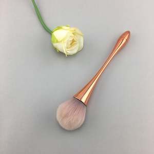 Essentials Brushes: Brush Soft Dusting - Rose Gold