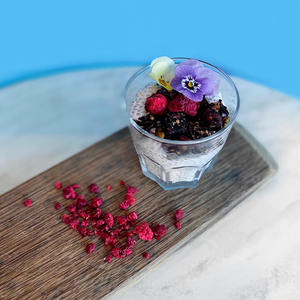 Products: Mini yoghurt chia pots with homemade granola