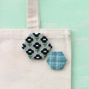 Zizashi Japanese Embroidery Kit - Check & Flower Brooch