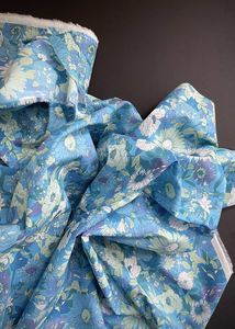 Cotton Batiste Lawn: Flownny, Azure - Fine Cotton Lawn