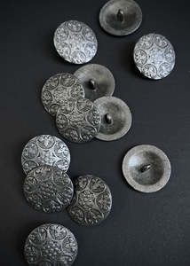 Manor Metal Buttons - Antique Pewter 25mm