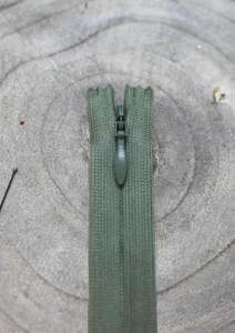 YKK - Atelier Brunette Invisible Zip. Cedar/Cactus Green