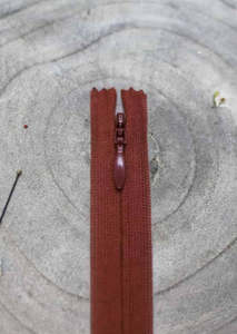 YKK - Atelier Brunette Invisible Zip. Rust