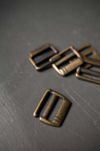 Buttons: Metal G Hook - Old Brass, 25mm