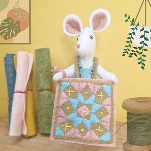 Little Mouse Makes a Quilt Felt Craft Mini Kit