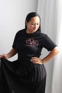 T-Shirts: Rare Manawa T-Shirt – Black