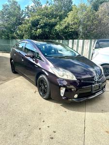 Sedan: Toyota Prius 2012 Purple