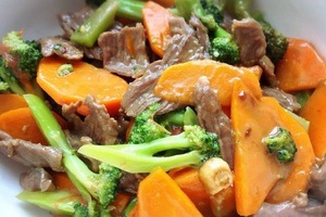 Stir fried beef & veg on rice
