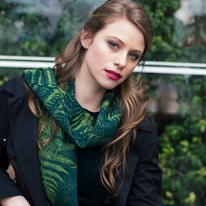 Sue Wickison Design – Pique – Punga Scarf