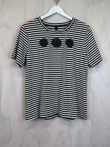 Pluto T | Black Stripe Triple Flower
