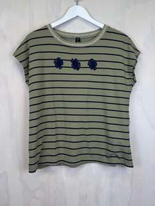 Tops 21: Pluto Alice Top | Sage Ink Triple Flower