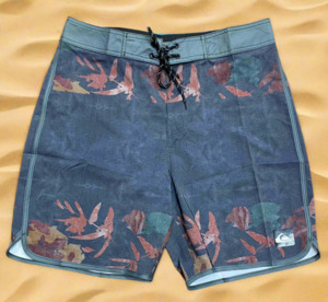 Apparel: Quiksilver DryFlight Surflite Boardshorts
