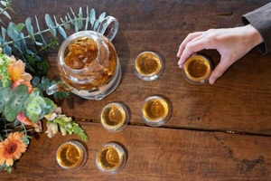 Glass tea ceremony set + Peony Dragon Balls or Whole Dried Sacred Lotus Flowers