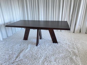 Products: Ashby Dining Table with rounded corners - Modern Chair